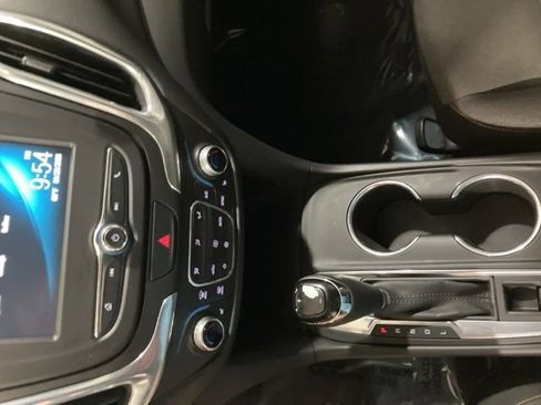 Used 2018 Chevrolet Equinox LT image 18