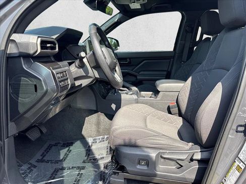 Certified 2025 Toyota Tacoma SR5 AWD/4WD image 10