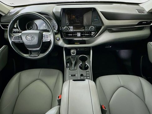 Used 2023 Toyota Highlander XLE image 17