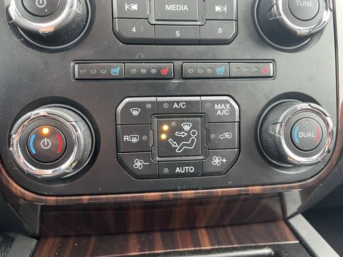 Used 2017 Ford Expedition Platinum image 23