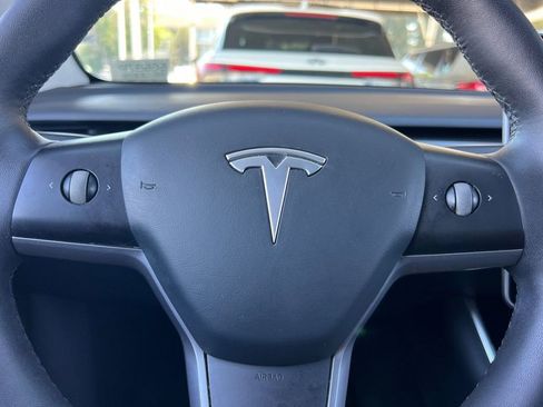 Used 2021 Tesla Model Y Long Range AWD/4WD image 22