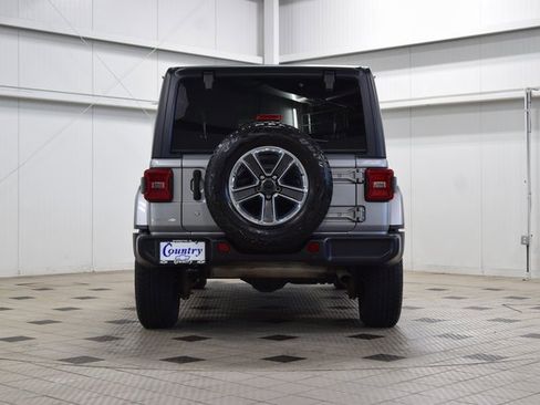 Used 2018 Jeep Wrangler Unlimited Sahara image 7