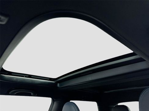 Certified 2025 MINI Cooper 2-Door Hardtop FWD image 17