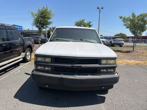 Used 1999 Chevrolet Tahoe 2WD image 2