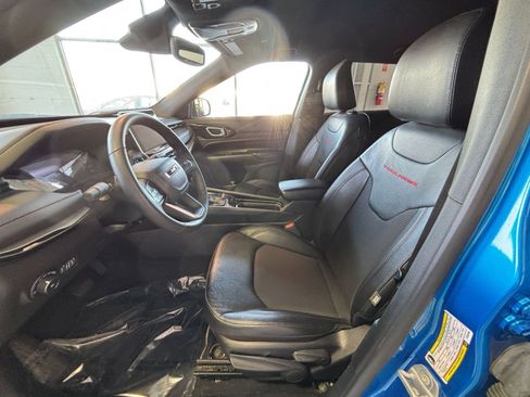 Used 2025 Jeep Compass Trailhawk image 31