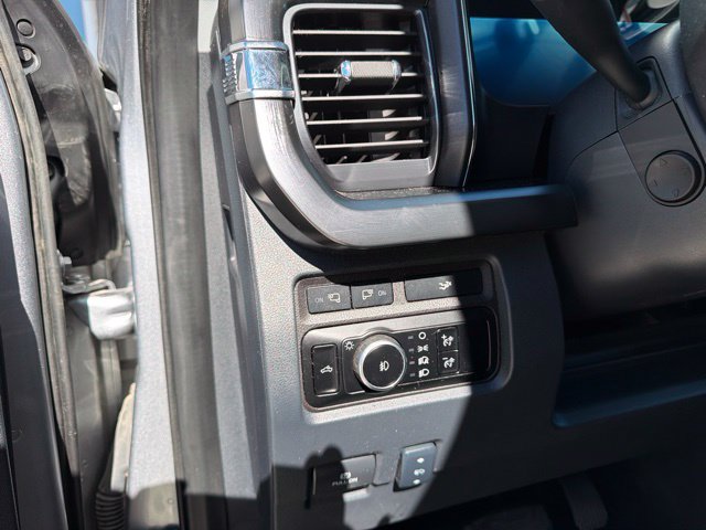 Used 2024 Ford F250 Lariat w/ Lariat Ultimate Package AWD/4WD image 32