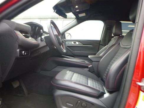 Used 2025 Ford Explorer ST-Line w/ ST-Line Street Pack AWD/4WD image 5