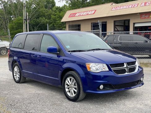 Used 2020 Dodge Grand Caravan SE FWD image 3