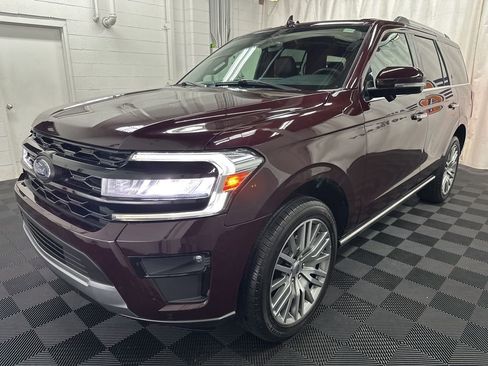 Used 2024 Ford Expedition Limited AWD/4WD image 4