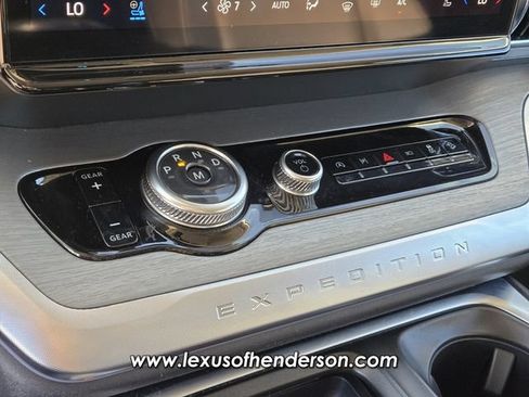 Used 2025 Ford Expedition Platinum AWD/4WD image 30