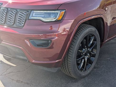 Used 2022 Jeep Grand Cherokee Laredo X AWD/4WD image 9