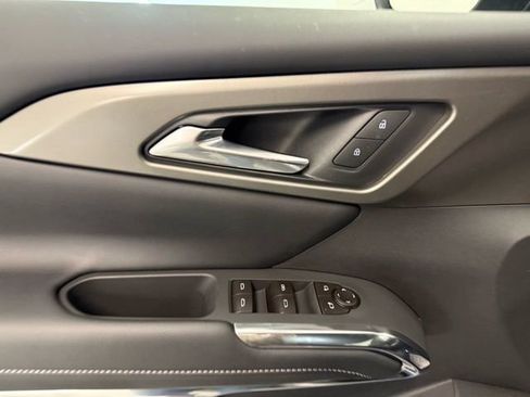 New 2026 Chevrolet Traverse LT image 15