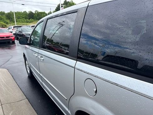 Used 2010 Dodge Grand Caravan SXT FWD image 9