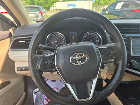 Used 2020 Toyota Camry LE FWD image 9