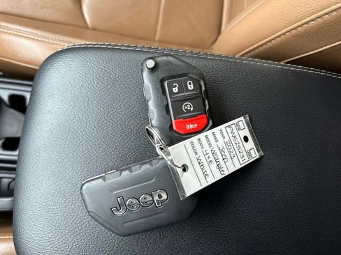 Used 2023 Jeep Wrangler Unlimited Sahara w/ Cold Weather Group AWD/4WD image 43
