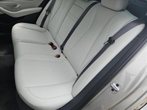 Used 2022 Mercedes-Benz E 350 Sedan image 15