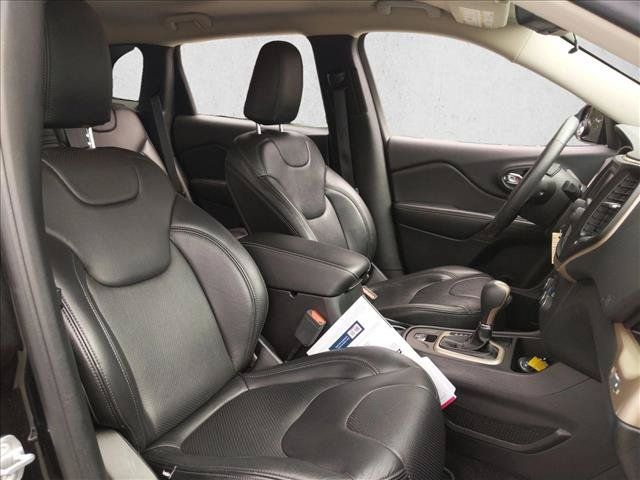 Used 2016 Jeep Cherokee Sport FWD image 20