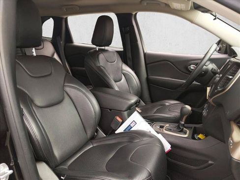 Used 2016 Jeep Cherokee Sport FWD image 20