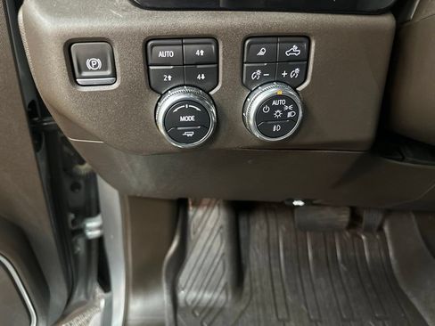 Used 2025 GMC Sierra 1500 SLT w/ SLT Premium Plus Package AWD/4WD image 34