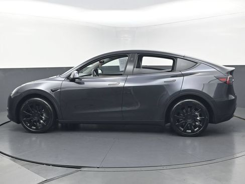 Used 2024 Tesla Model Y 2WD image 49