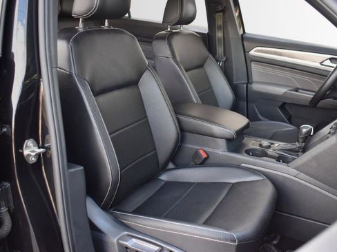 Used 2021 Volkswagen Atlas Cross Sport SE w/ Panoramic Sunroof Package image 30