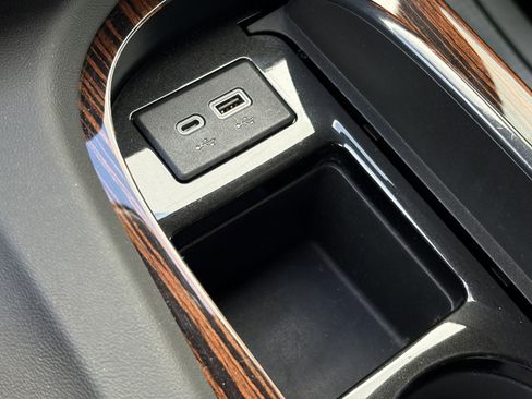 Certified 2022 Cadillac Escalade Premium Luxury image 31