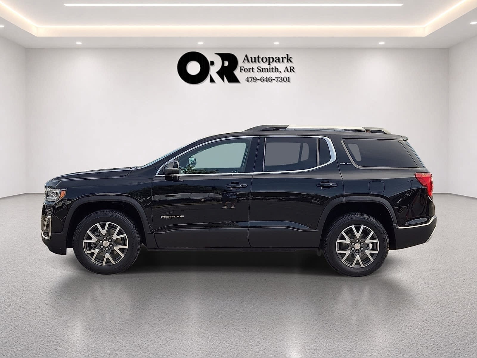 Used 2023 GMC Acadia SLE w/ Driver Convenience Package FWD image 3