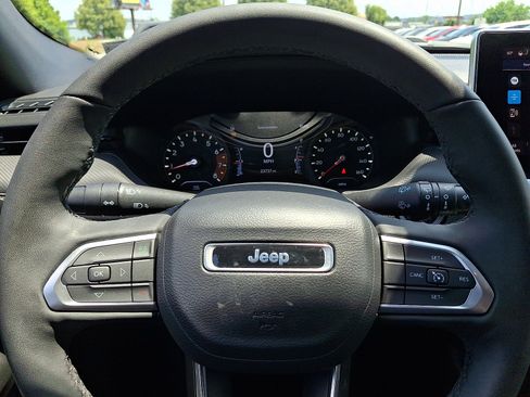 Used 2023 Jeep Compass Latitude w/ Sun and Sound Group AWD/4WD image 26