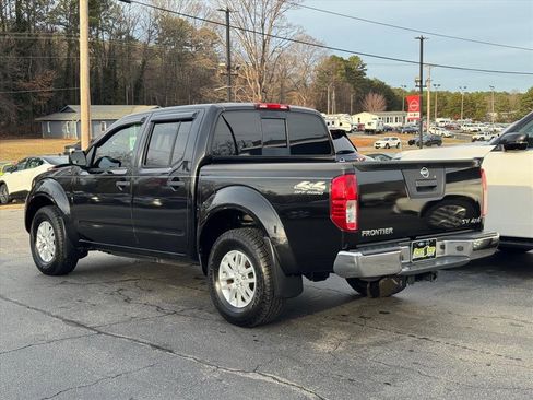 Used 2018 Nissan Frontier SV image 5