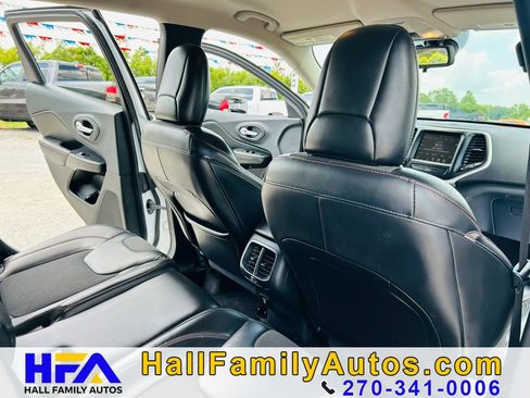 Used 2016 Jeep Cherokee Trailhawk w/ Trailer Tow Group AWD/4WD image 18