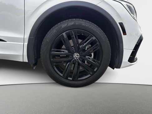 Used 2022 Volkswagen Tiguan SE R-Line AWD/4WD image 6