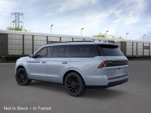 New 2026 Lincoln Navigator Reserve image 4
