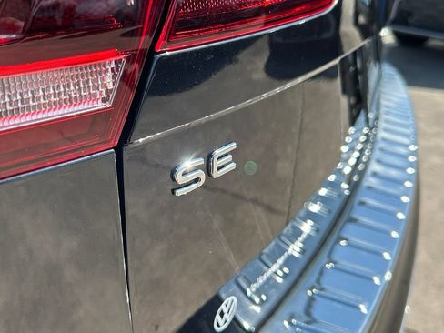 Certified 2024 Volkswagen Tiguan SE FWD image 47