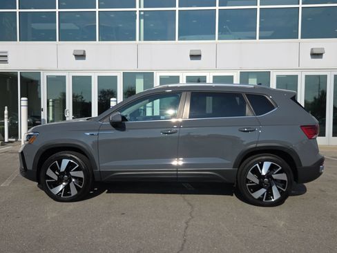 Certified 2024 Volkswagen Taos SEL AWD/4WD image 11