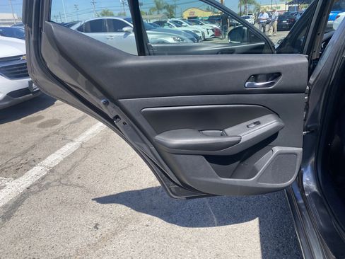 Used 2022 Nissan Altima 2.5 SV FWD image 18