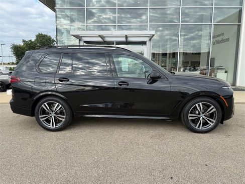 New 2026 BMW X7 M60i image 2