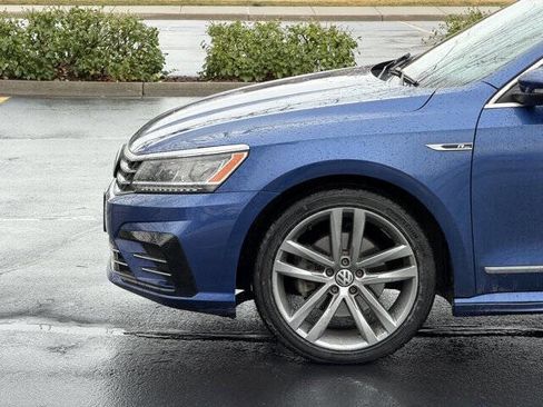 Used 2017 Volkswagen Passat 1.8T R-Line w/ R-Line Lighting Package image 11