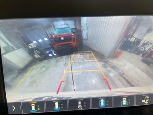 Used 2019 GMC Terrain Denali w/ Advanced Safety Package image 17