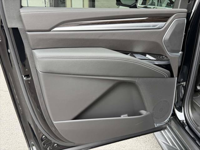 Used 2026 Cadillac Escalade ESV 4WD image 14
