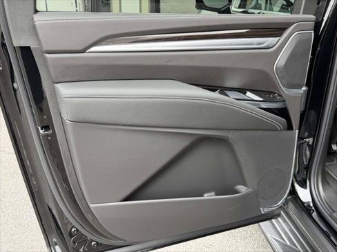 Used 2026 Cadillac Escalade ESV 4WD image 14