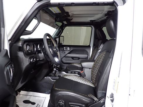 Used 2023 Jeep Gladiator Overland AWD/4WD image 20