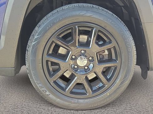 Used 2019 Jeep Renegade Latitude FWD image 7