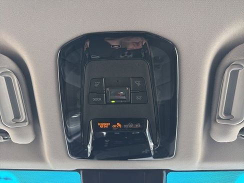 Used 2021 Toyota Venza LE image 26