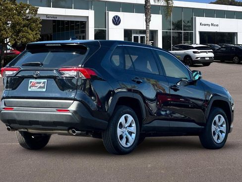 Used 2022 Toyota RAV4 LE image 4
