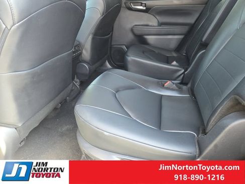 Used 2026 Toyota Highlander XLE AWD/4WD image 31