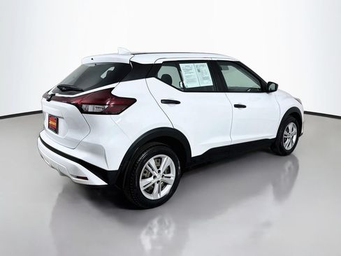 Used 2023 Nissan Kicks S FWD image 8