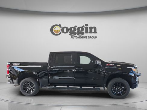 Used 2023 Chevrolet Silverado 1500 Custom Trail Boss AWD/4WD image 6