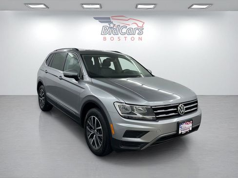 Used 2020 Volkswagen Tiguan SE w/ 3rd Row Seat Package AWD/4WD image 3
