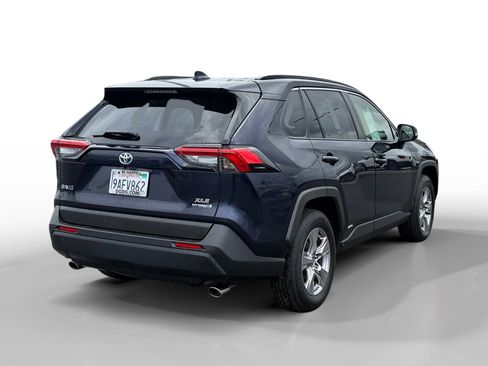Used 2022 Toyota RAV4 XLE w/ Convenience Package image 5