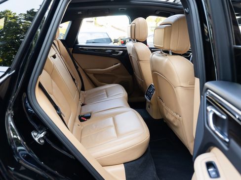 Used 2018 Porsche Macan Sport Edition image 24